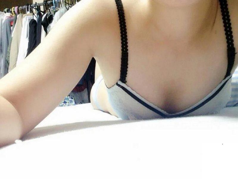 粉嫩女友的自拍照 (31P)