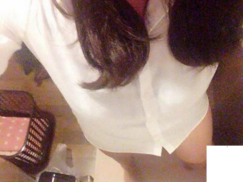 粉嫩女友的自拍照 (31P)