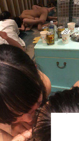 女友叫了她們宿舍七仙女一起玩 (11P)