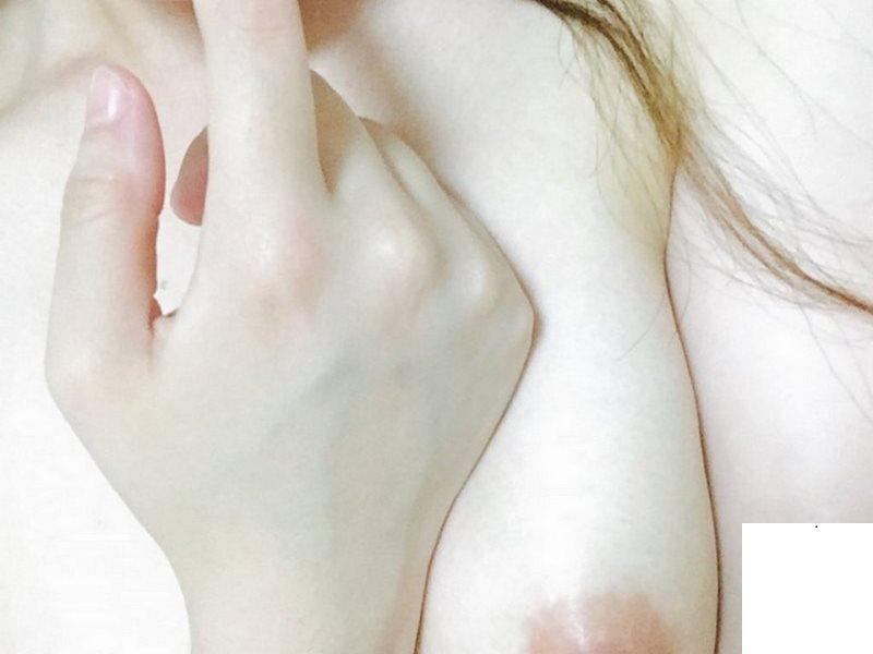 美女的奶子漂亮 (23P)
