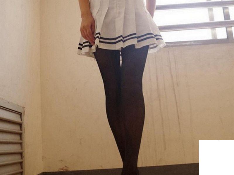 妹子張開腿 等哥哥來插 (10P)