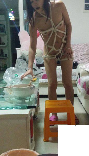 在家吃飯都要捆綁隨時保持被虐的狀態 (18P)