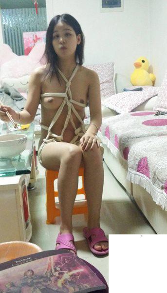 在家吃飯都要捆綁隨時保持被虐的狀態 (18P)