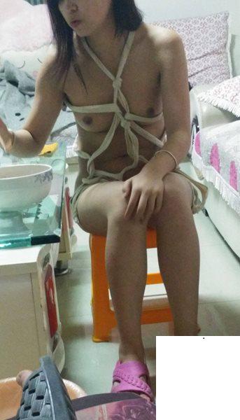 在家吃飯都要捆綁隨時保持被虐的狀態 (18P)