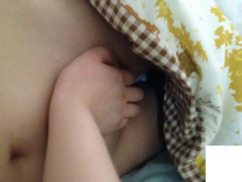 害羞的騷逼 一點一點的脫 (18P)