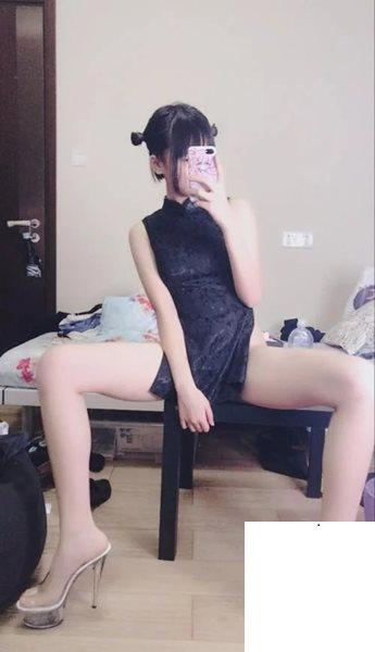 小蘿莉家中演繹 (10P)