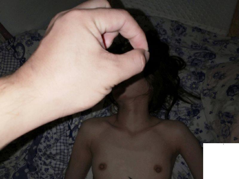 女朋友掰開大腿等肉棒進入 (19P)