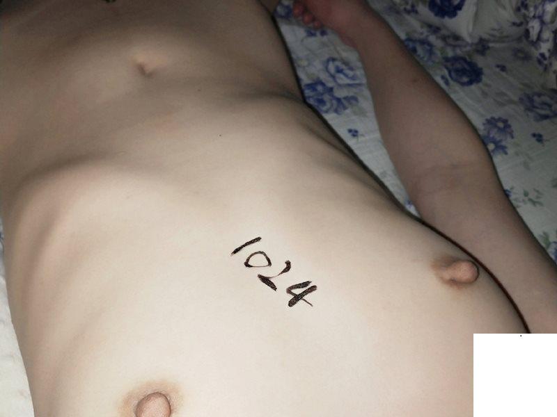 女朋友掰開大腿等肉棒進入 (19P)