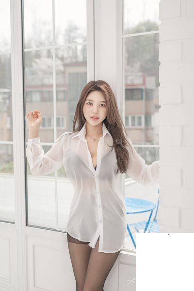 SAINT Photolife – Zzyuri (쮸리) - Zzyuri Vol.5 See Through (65P)