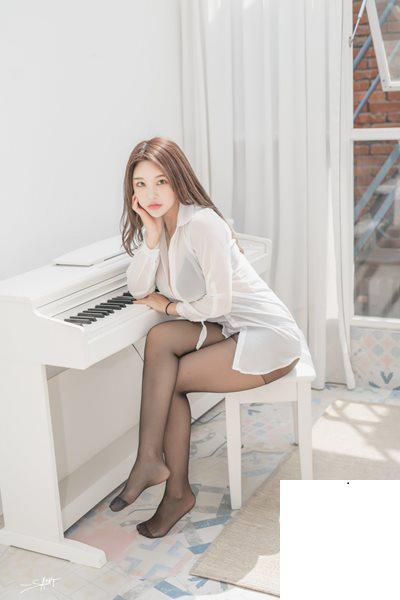 SAINT Photolife – Zzyuri (쮸리) - Zzyuri Vol.5 See Through (65P)