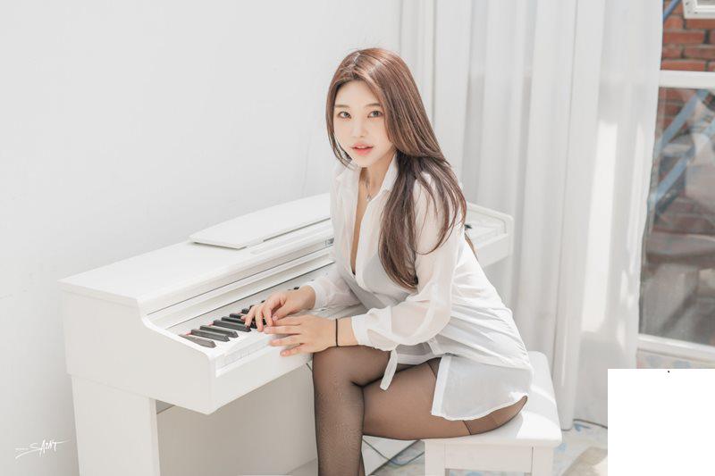 SAINT Photolife – Zzyuri (쮸리) - Zzyuri Vol.5 See Through (65P)