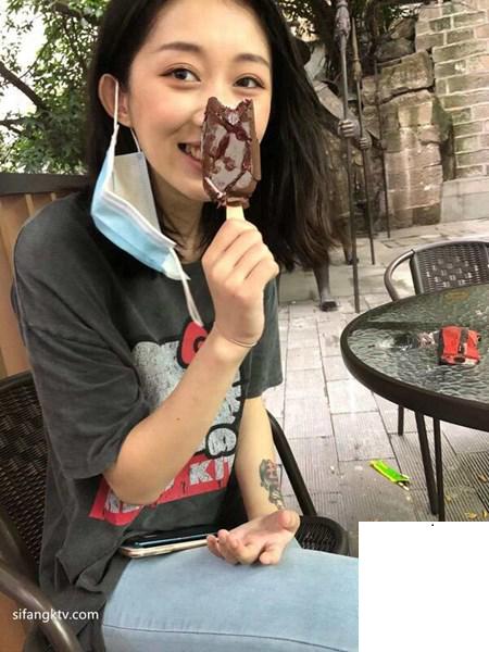 反差婊私拍流出 (19P)