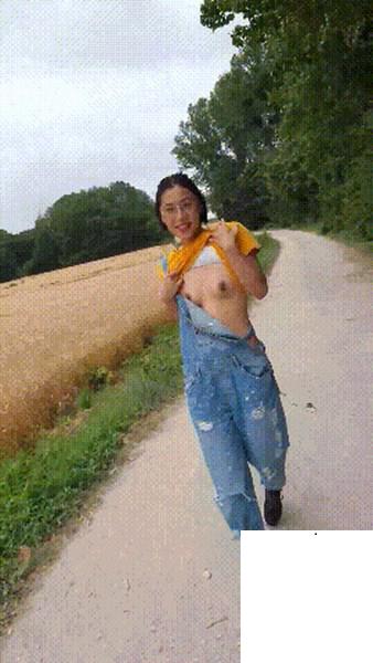 口交女王-留學生《小舒淇》劉玥-戶外全裸露出 (18P)