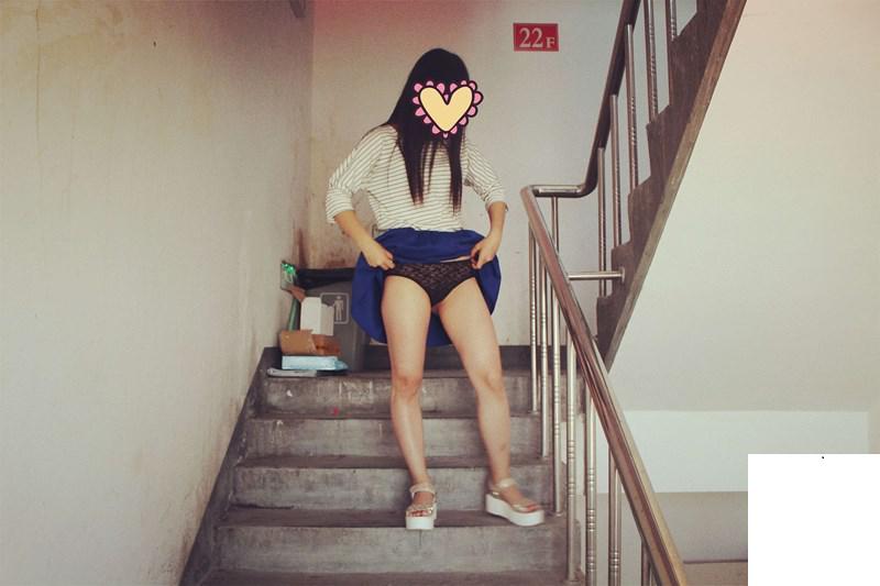 周游世界的露出人妻-之一 (95P)
