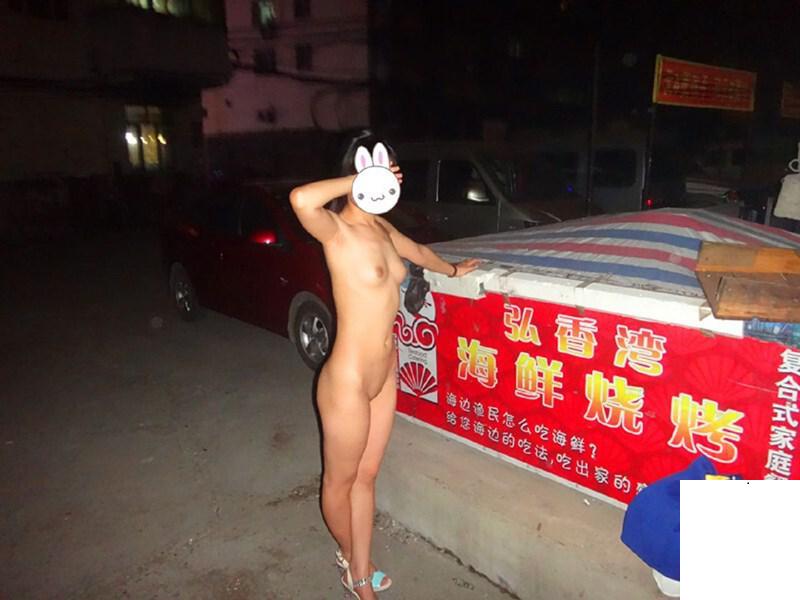 周游世界的露出人妻-之一 (95P)