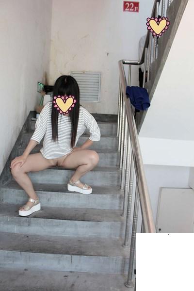 周游世界的露出人妻-之一 (95P)