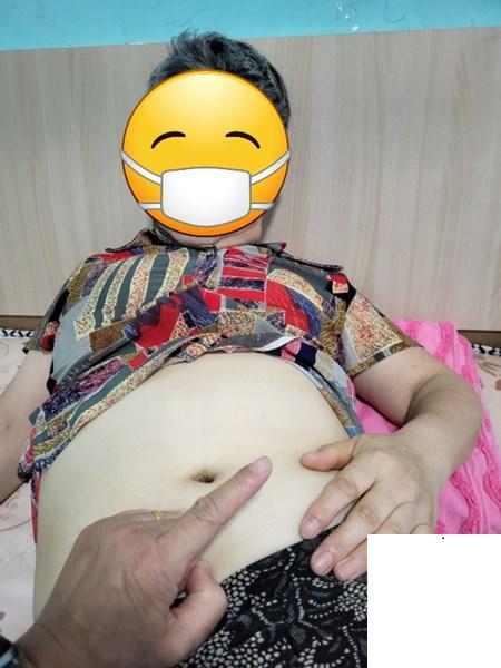 大嬸白肉獻身 (10P)