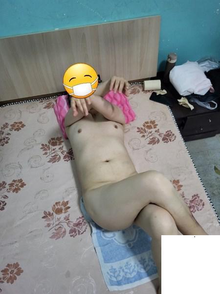 大嬸白肉獻身 (10P)