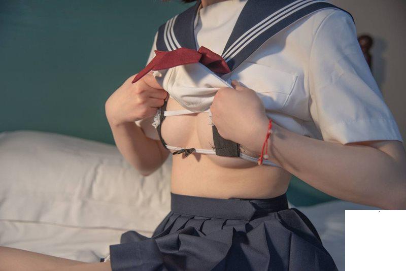 小女友為了滿足我穿制服誘惑我 (13P)