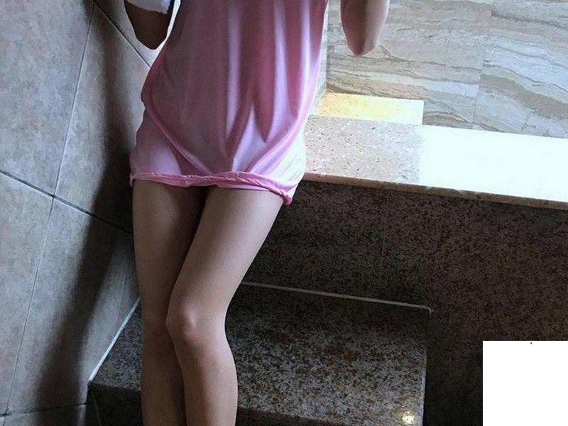 不穿內褲實在太爽了 (11P)