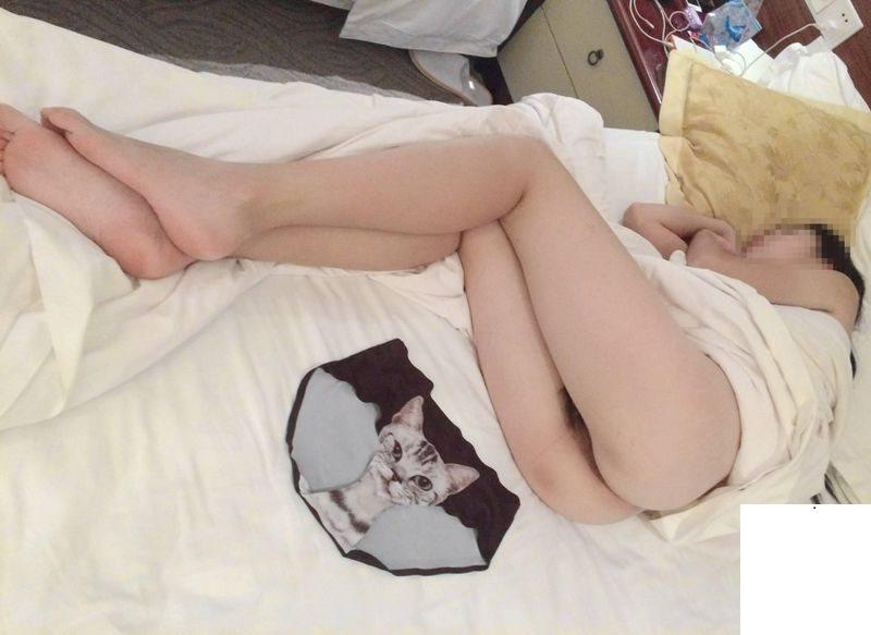 長腿性感小野貓，想要吃大香腸 (11P)