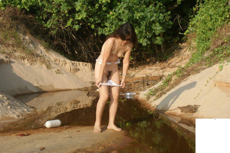 都說嘴唇上方有痣的女人性欲強，她男人只好帶她去3P了（露臉） (26P)