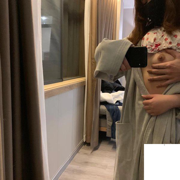美臀少女 吸起來很有勁兒 (19P)