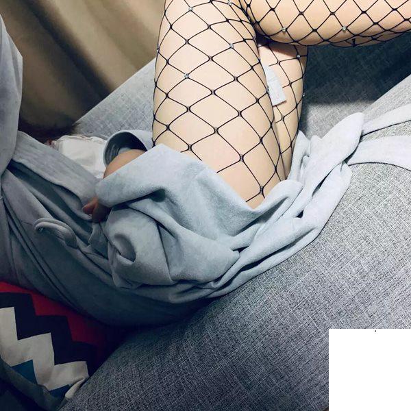 美臀少女 吸起來很有勁兒 (19P)