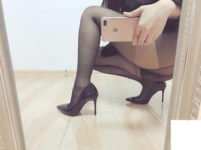 網紅少女黑絲 高跟鞋