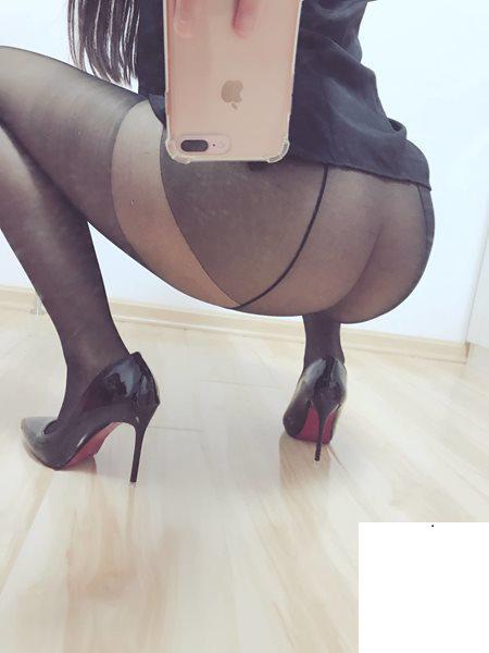 網紅少女黑絲 高跟鞋