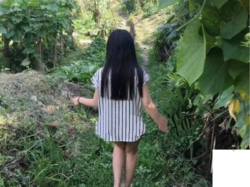 大奶人妻野外露出 (14P)