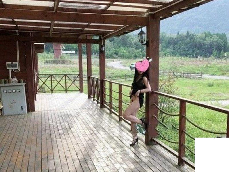 大奶人妻野外露出 (14P)