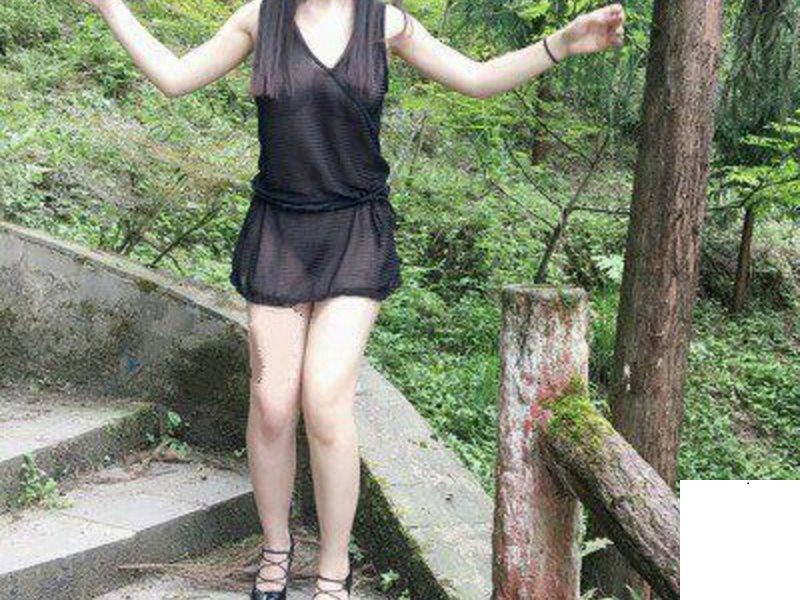 大奶人妻野外露出 (14P)