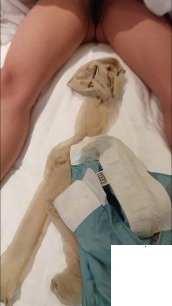 飛機上爲乘客服務 床上爲男人服務 (38P)