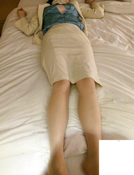 飛機上爲乘客服務 床上爲男人服務 (38P)