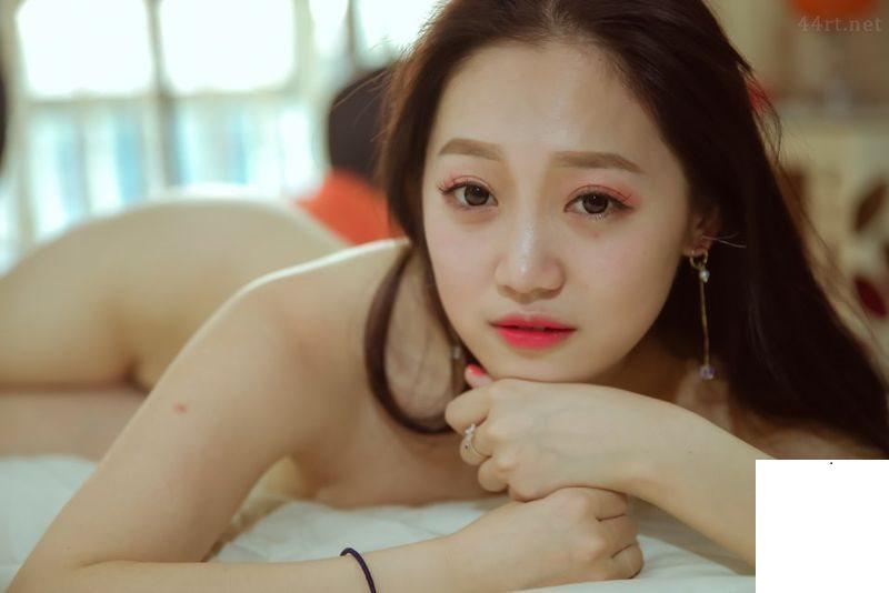 美女雙人超大尺度掰嫩穴 (33P)