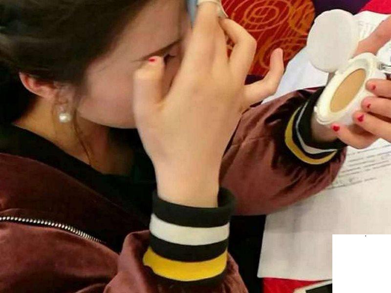 上了公司年會女主持.身材特別好 后入爽歪歪 (19P)