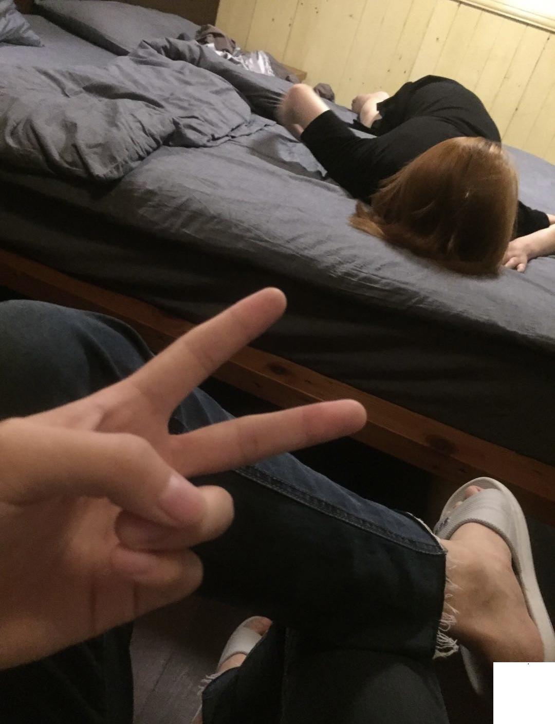 無意間在兄弟手機看到他前女友 (28P)