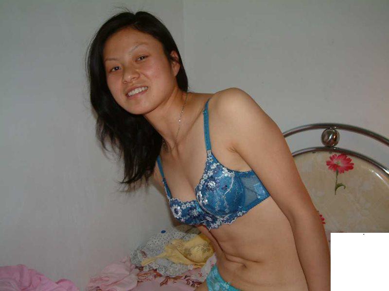 漂亮的居家人妻與情人在家淫蕩的生活 (20P)