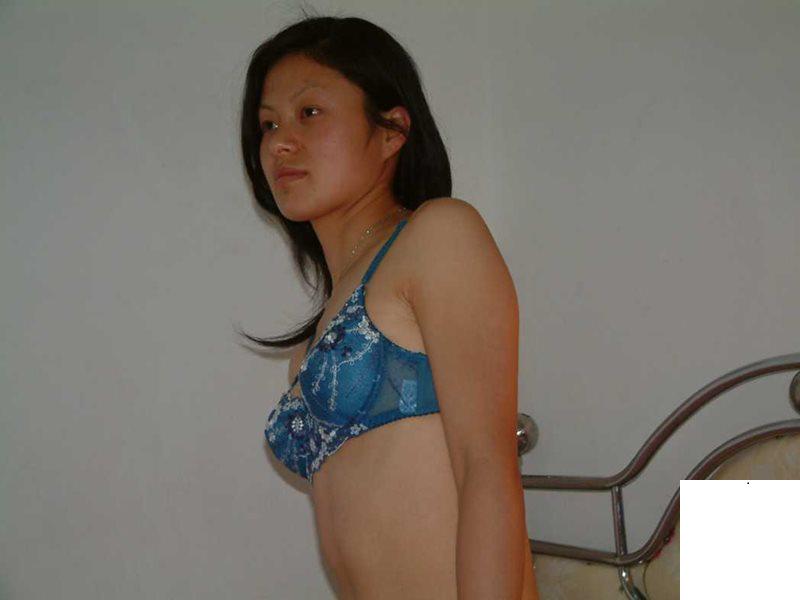 漂亮的居家人妻與情人在家淫蕩的生活 (20P)