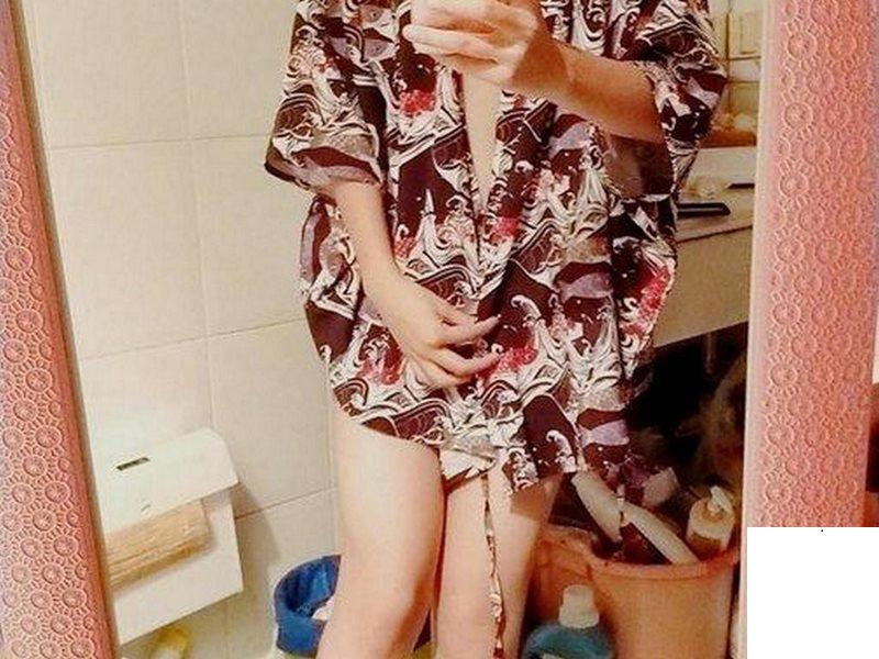 人家撅著小屁屁小逼逼一條縫哥哥叔叔們想不想舔 (13P)