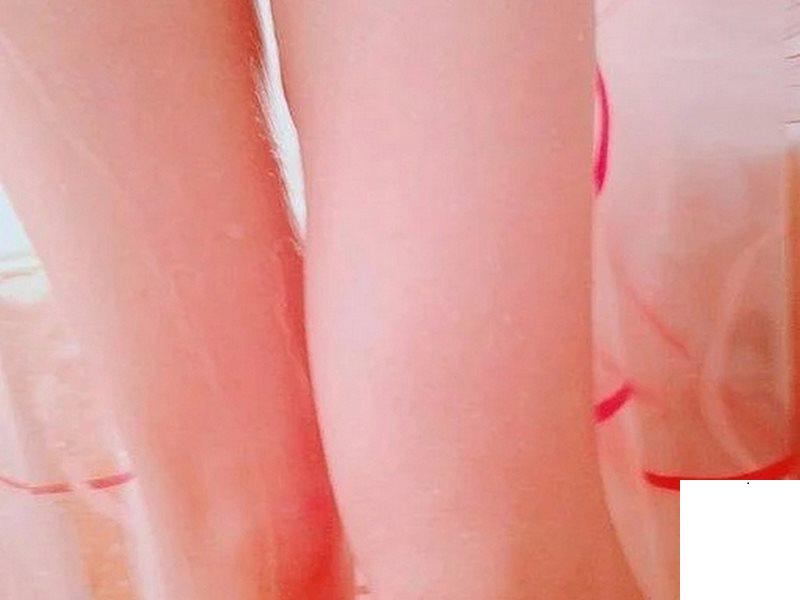 人家撅著小屁屁小逼逼一條縫哥哥叔叔們想不想舔 (13P)