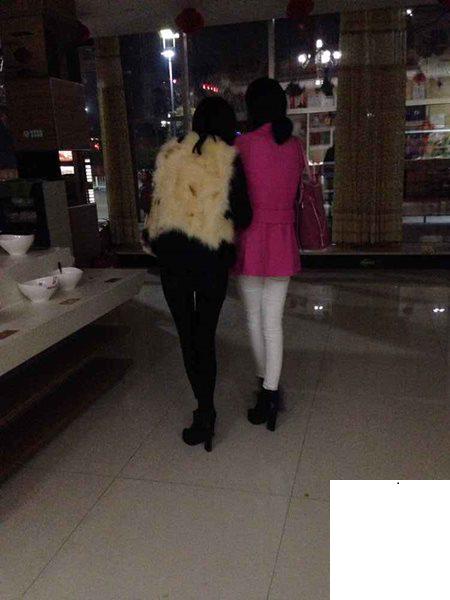 去兄弟家送東西，嫂子盛情款待，完美露臉 (86P)