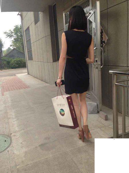 去兄弟家送東西，嫂子盛情款待，完美露臉 (86P)