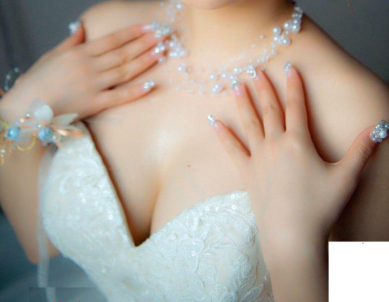 輕熟女一枚，胸大屁股圓 (20P)