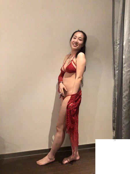 穿上情趣內衣，放下所有矜持，露臉掰穴性感迷人 (28P)