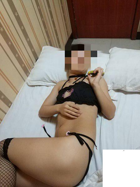 長腿情趣內衣騷妻被我爆射 (19P)
