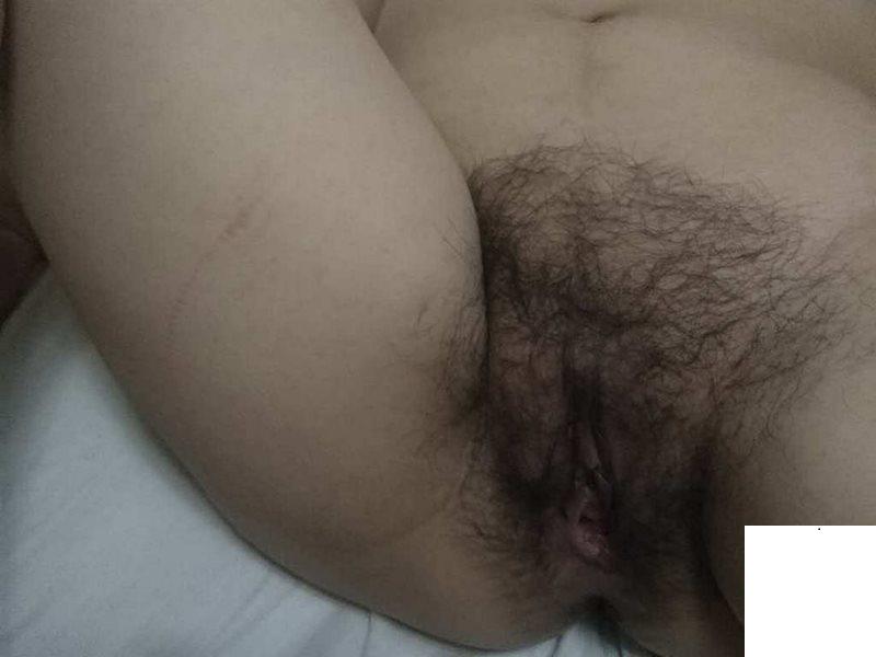 大奶少婦一邊玩手機一邊打炮 (25P)