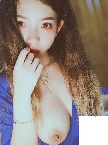 誘人的眼神，白白的奶子 (18P)