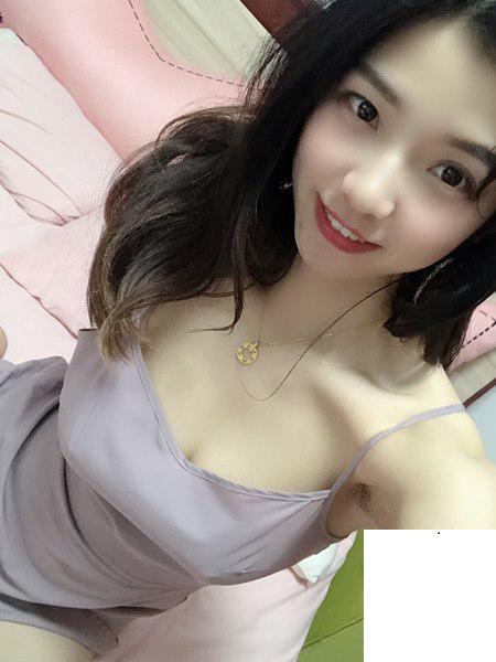 誘人的眼神，白白的奶子 (18P)